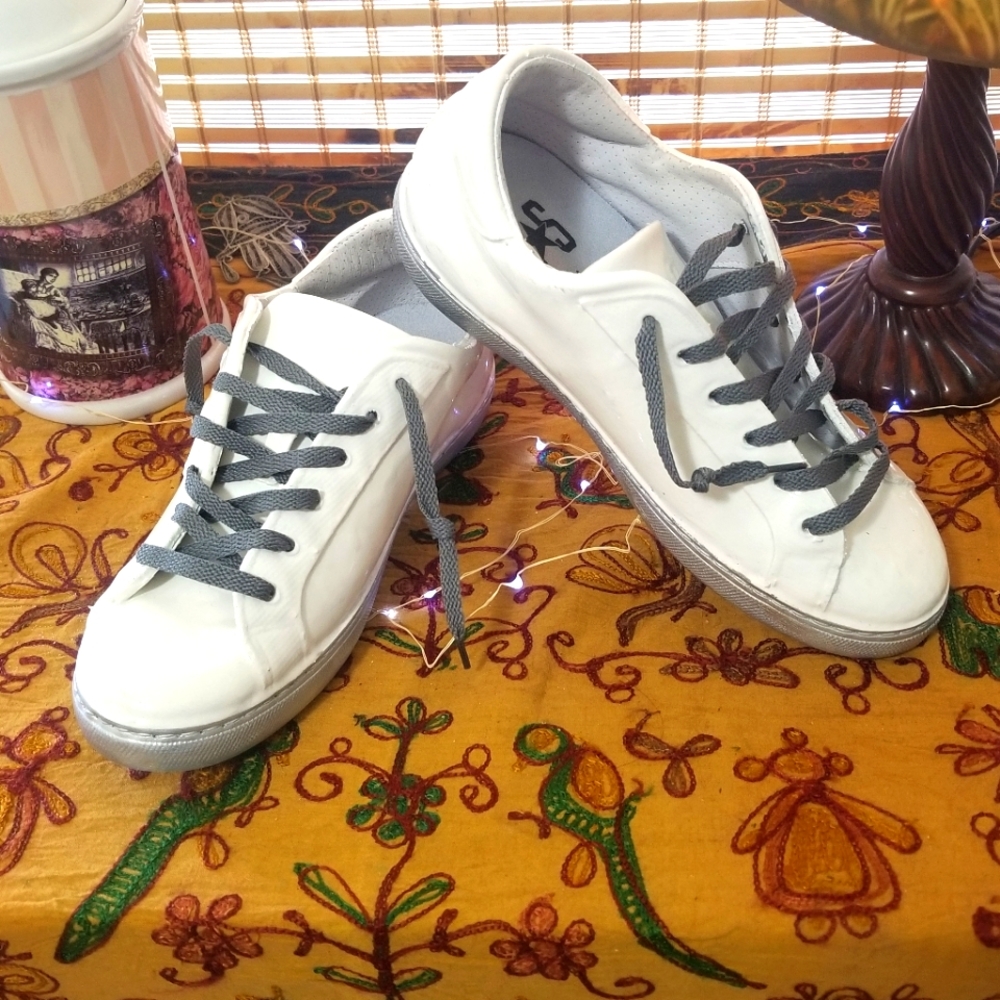 2Star White Patent Leather Sneakers Goose Style Made in Italy.  Size: EU 40.